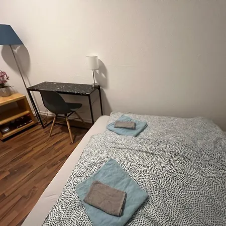 Privatunterkunft Privat-zimmer - Ohne Fenster - *